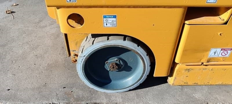 Scissor lift Haulotte Compact 14 - 14 m, electric: picture 9 Scissor lift Haulotte Compact 14 - 14 m, electric: picture 9