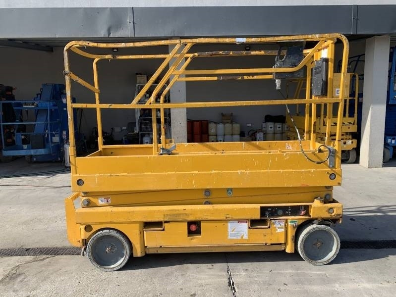 Haulotte Compact 8 - 8m, electric - Scissor lift: picture 4 Haulotte Compact 8 - 8m, electric - Scissor lift: picture 4