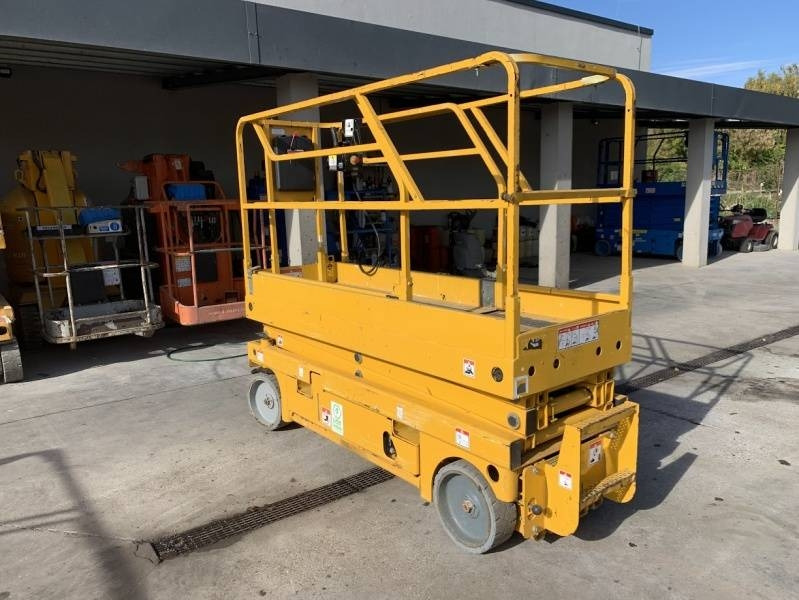 Haulotte Compact 8 - 8m, electric - Scissor lift: picture 1 Haulotte Compact 8 - 8m, electric - Scissor lift: picture 1
