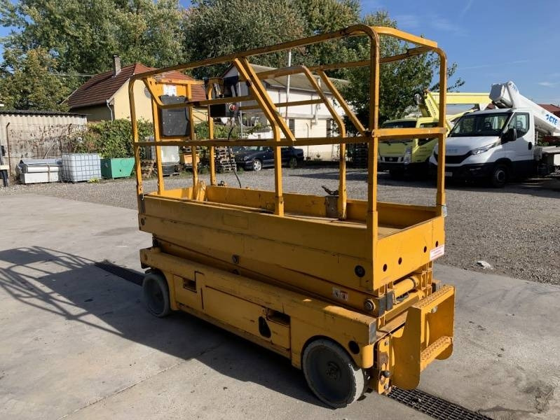 Haulotte Compact 8 - 8m, electric - Scissor lift: picture 1 Haulotte Compact 8 - 8m, electric - Scissor lift: picture 1