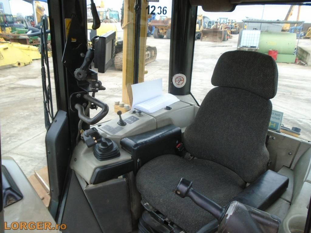 Bulldozer CAT D6N LGP: picture 9