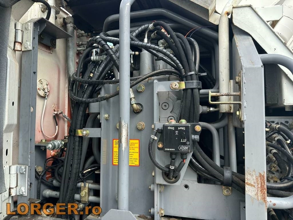 Wheel excavator Hitachi ZX 140 W-3: picture 10