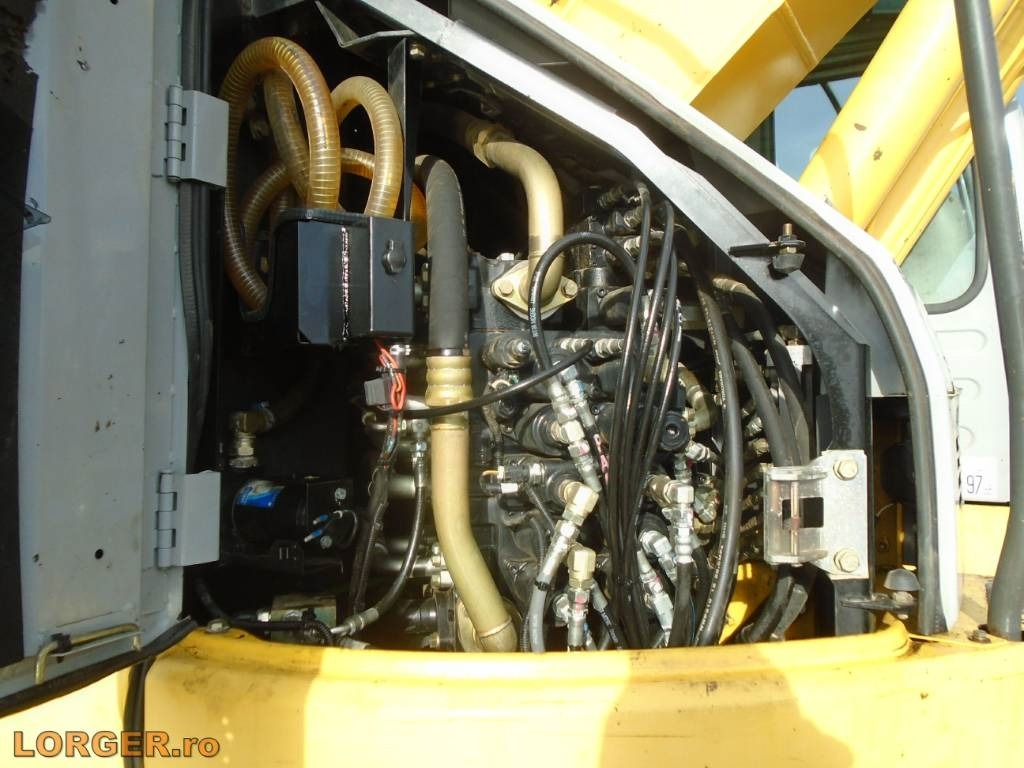 Crawler excavator New Holland E 235 B SR-2* Blade: picture 11