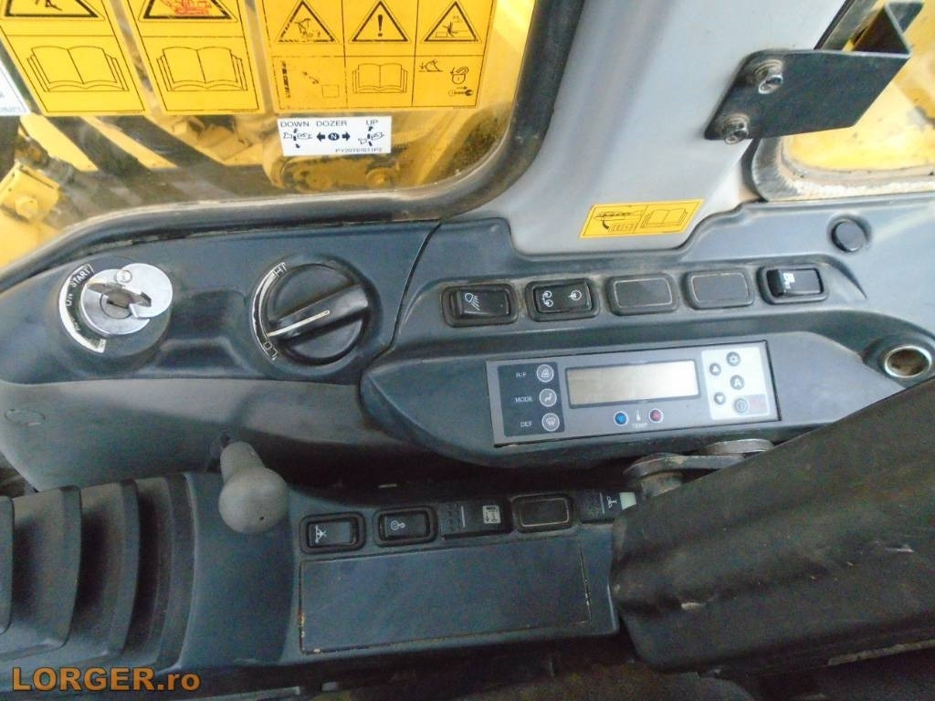 Crawler excavator New Holland E 235 B SR-2* Blade: picture 15