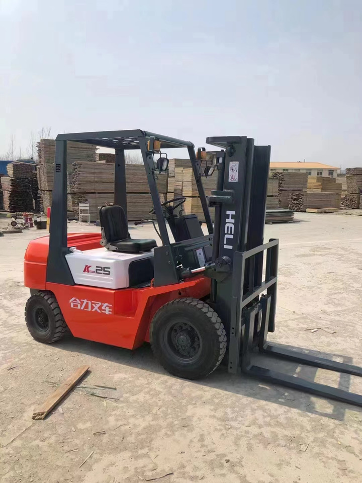 HELI 2.5TONS - Forklift: picture 3 HELI 2.5TONS - Forklift: picture 3