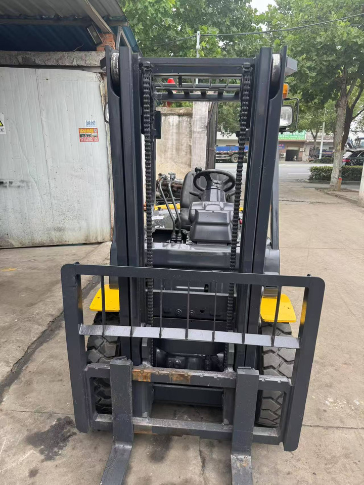 KOMATSU FD30 - Forklift: picture 2 KOMATSU FD30 - Forklift: picture 2