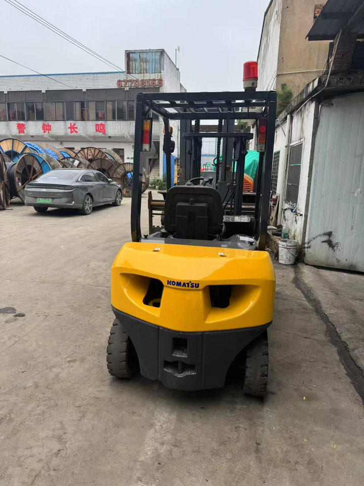 KOMATSU FD30 - Forklift: picture 5 KOMATSU FD30 - Forklift: picture 5