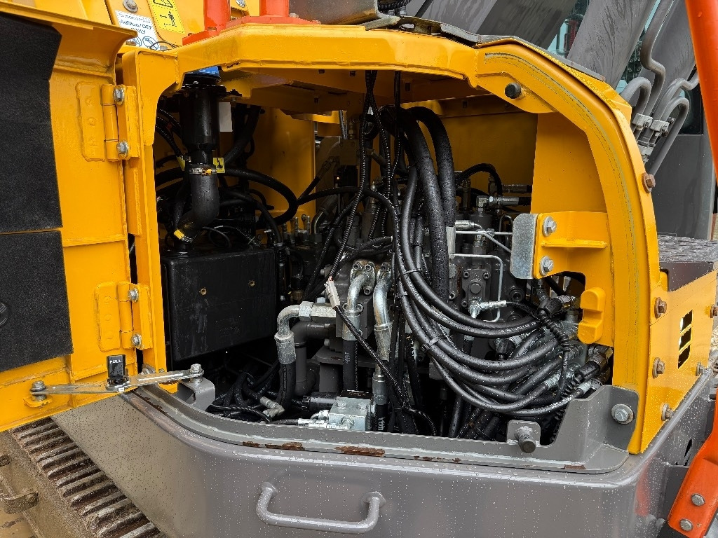 Crawler excavator Volvo ECR 235 EL: picture 23