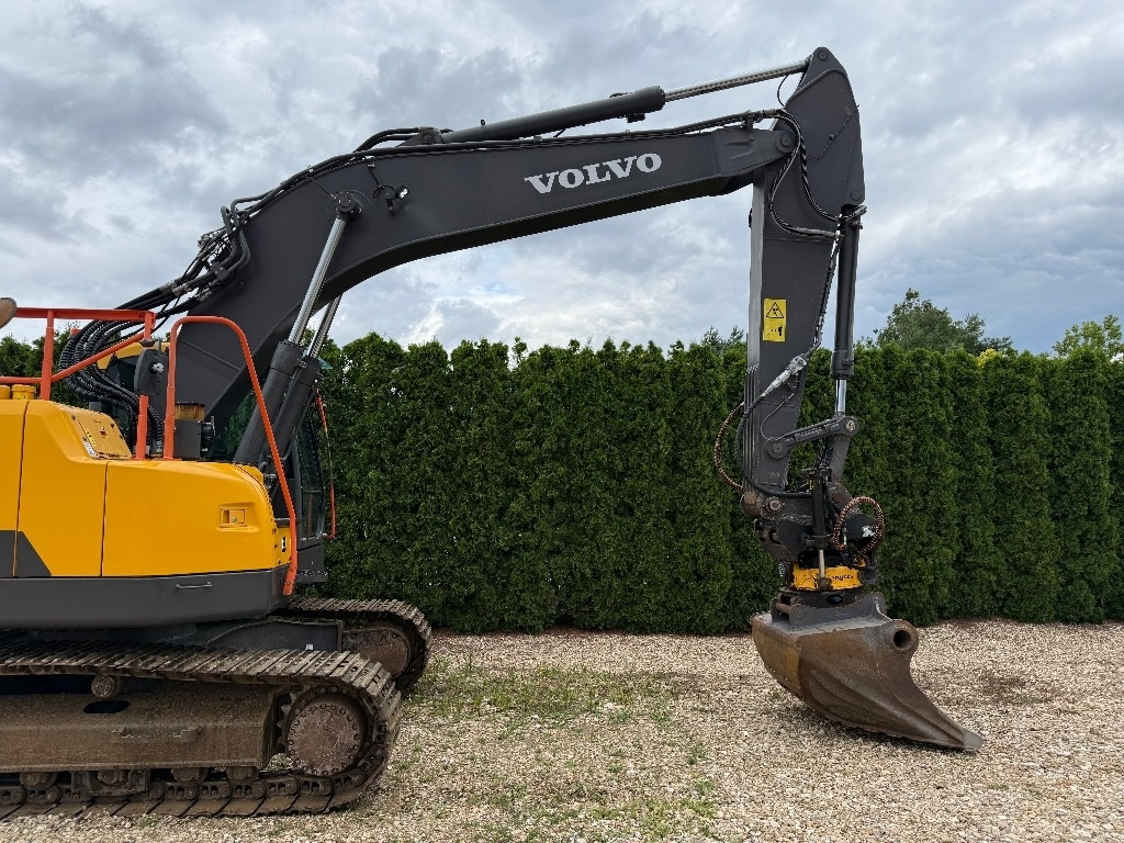 Crawler excavator Volvo ECR 235 EL: picture 10