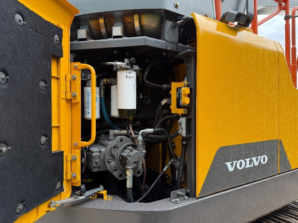 Crawler excavator Volvo ECR 235 EL: picture 22