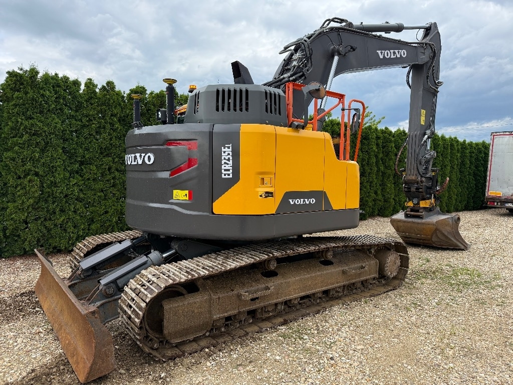 Crawler excavator Volvo ECR 235 EL: picture 8