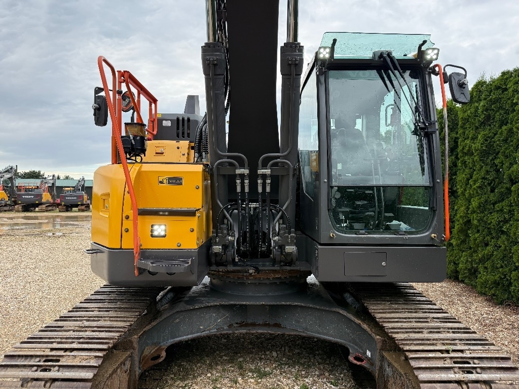 Crawler excavator Volvo ECR 235 EL: picture 13