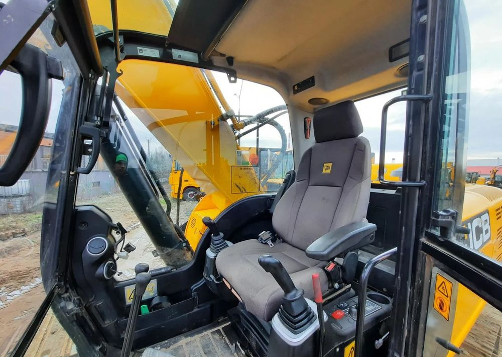 JCB JS 220 - Crawler excavator: picture 3 JCB JS 220 - Crawler excavator: picture 3