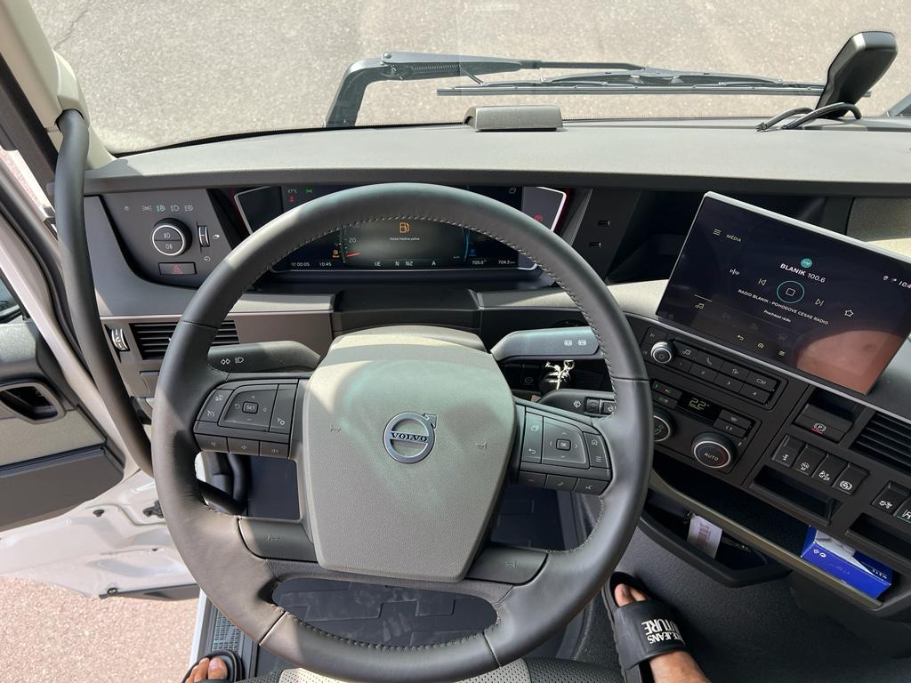 Interior photo 1: New Tractor unit VOLVO FH 500 / Leather/ VEB+/ Air/ 2 tanks/ i-Parkcool/