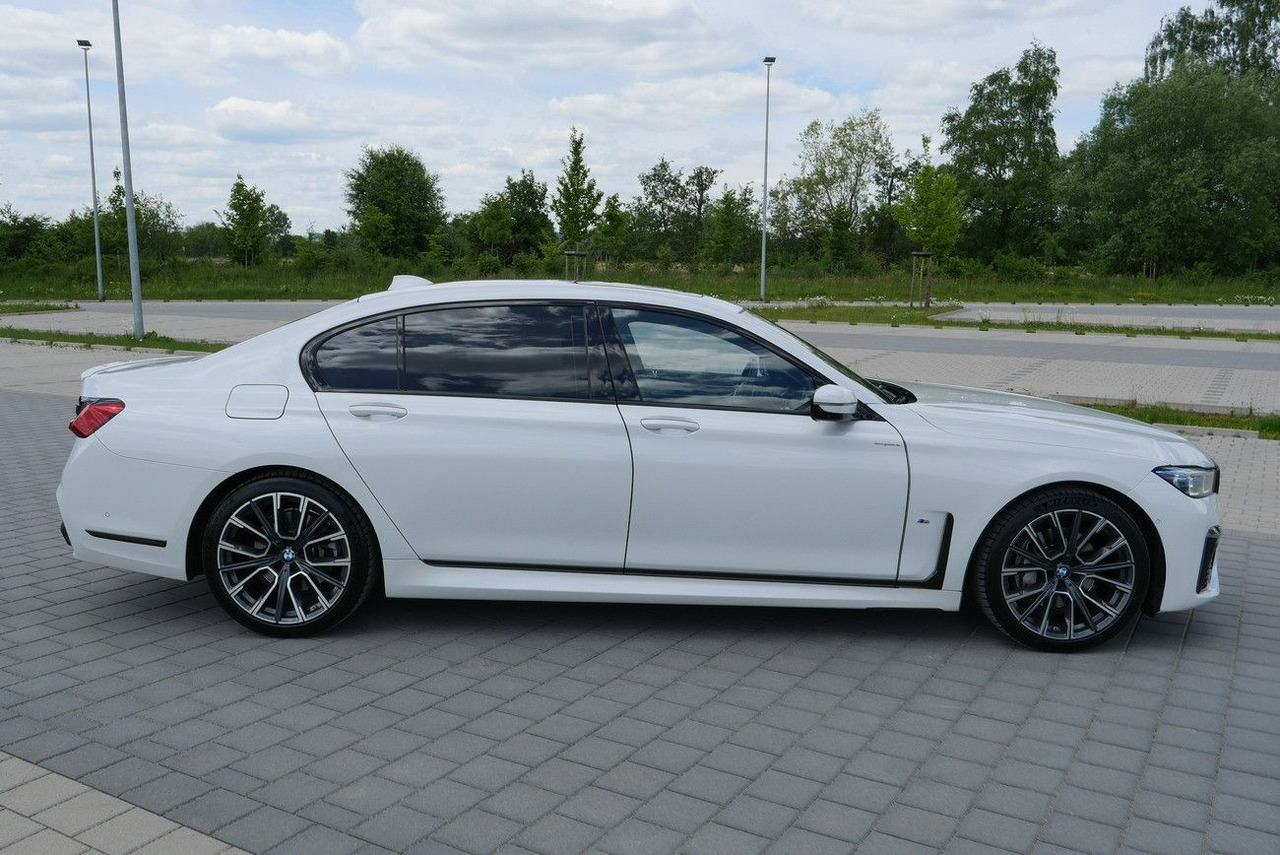 BMW 730Ld XDRIVE /VOLL/REAR ENTERT. /LANGSTRECKE 48V - Sedan: picture 3 BMW 730Ld XDRIVE /VOLL/REAR ENTERT. /LANGSTRECKE 48V - Sedan: picture 3