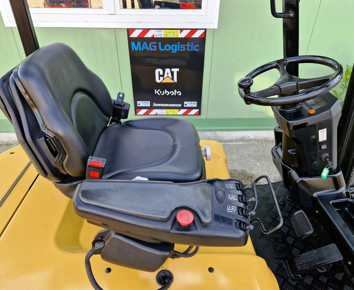 Caterpillar EP25 - Reach truck: picture 5 Caterpillar EP25 - Reach truck: picture 5