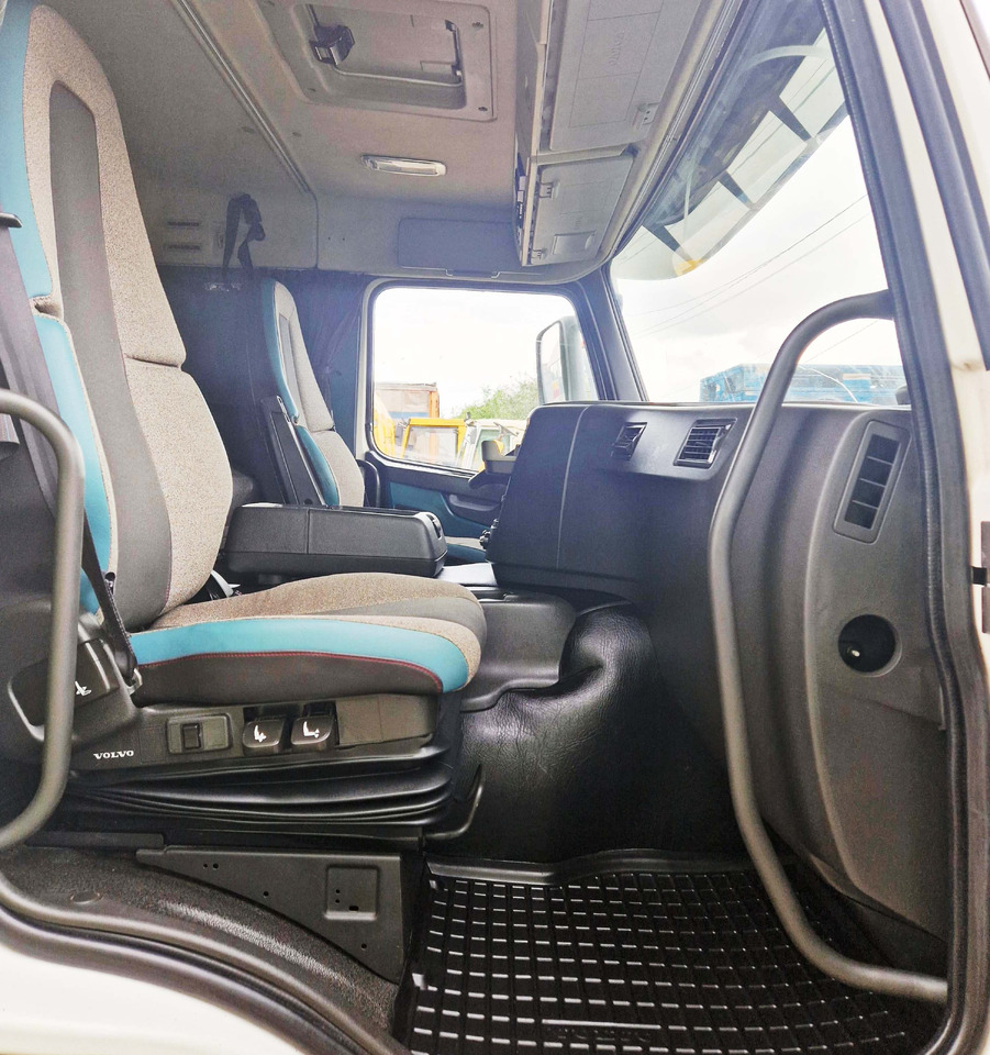 Refrigerator truck for transportation of food VOLVO FM: picture 13