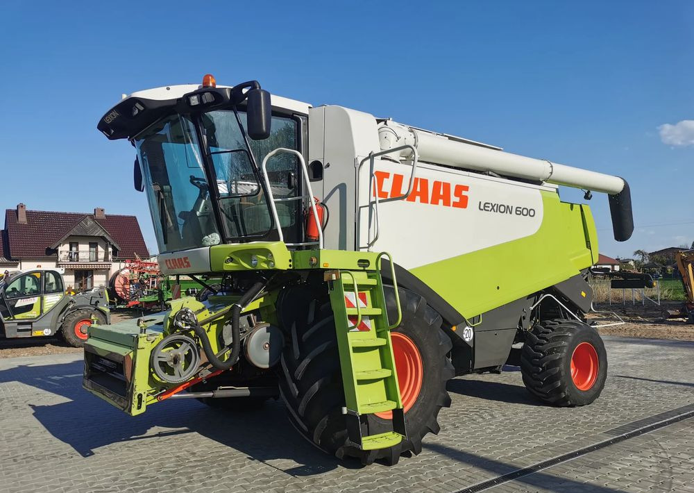Claas Lexion 600 - Combine harvester: picture 1 Claas Lexion 600 - Combine harvester: picture 1
