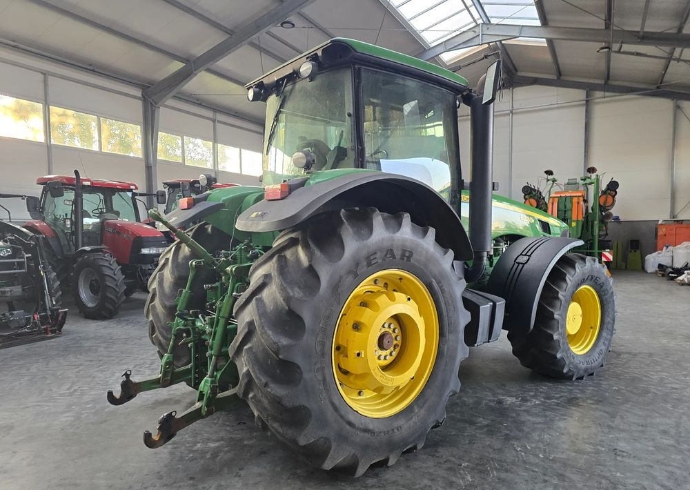 Farm tractor John Deere 8230: picture 6