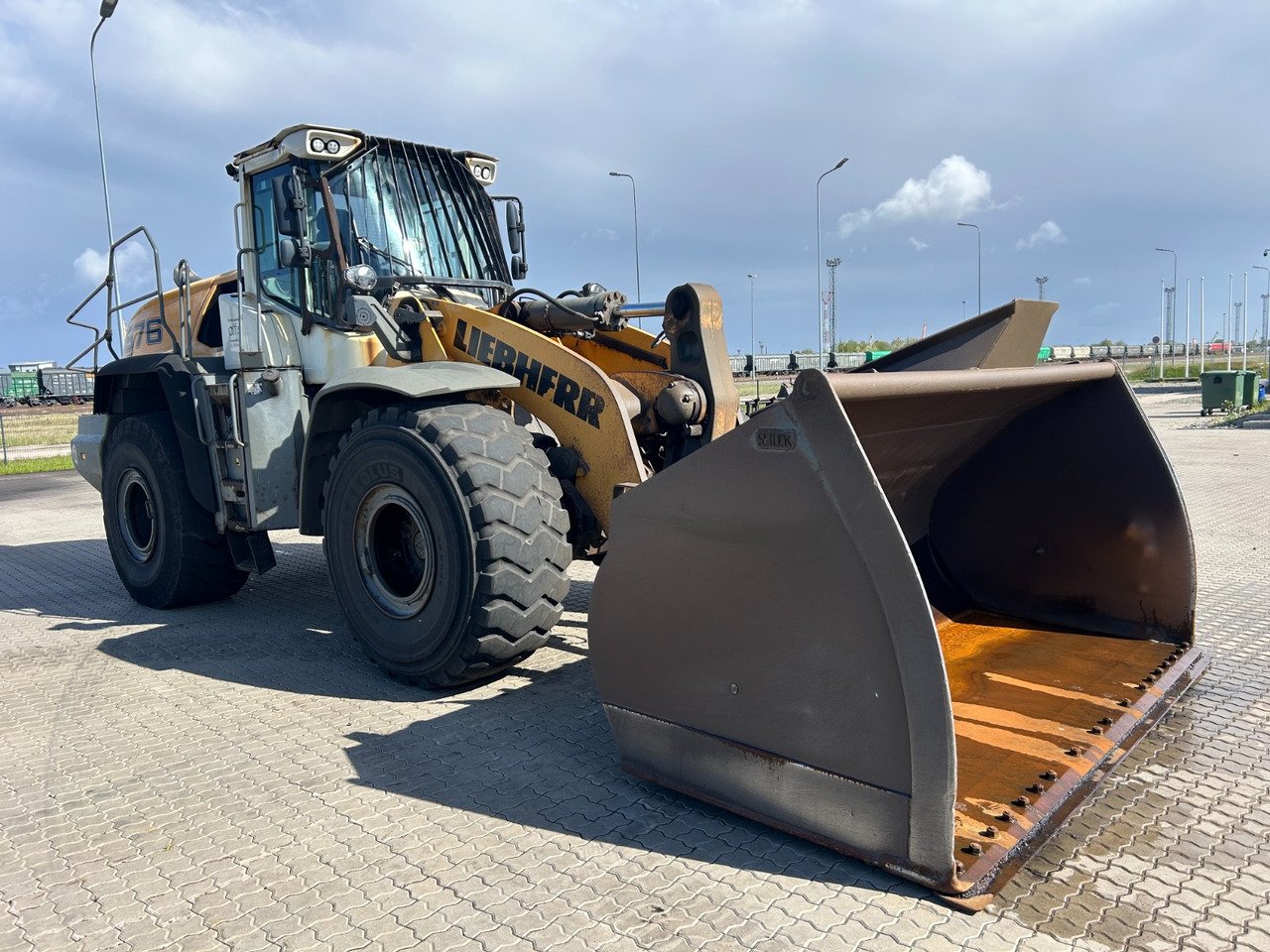LIEBHERR L576 - Wheel loader: picture 2 LIEBHERR L576 - Wheel loader: picture 2