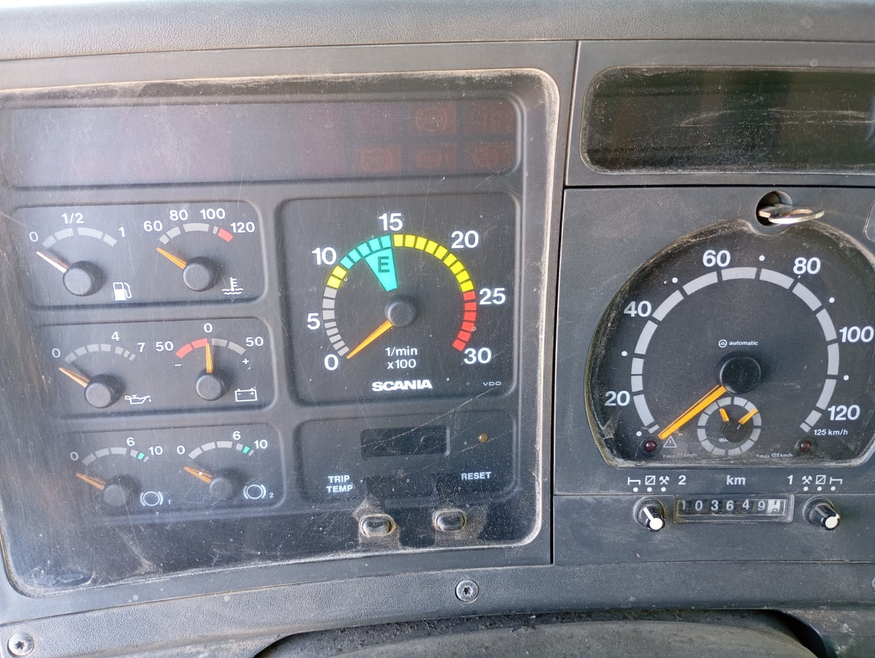 Tractor unit Scania R124: picture 8