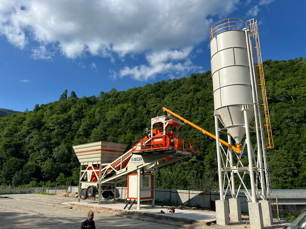 For Sale Mobile Concrete Plant 60 m³ - Concrete plant: picture 1 For Sale Mobile Concrete Plant 60 m³ - Concrete plant: picture 1
