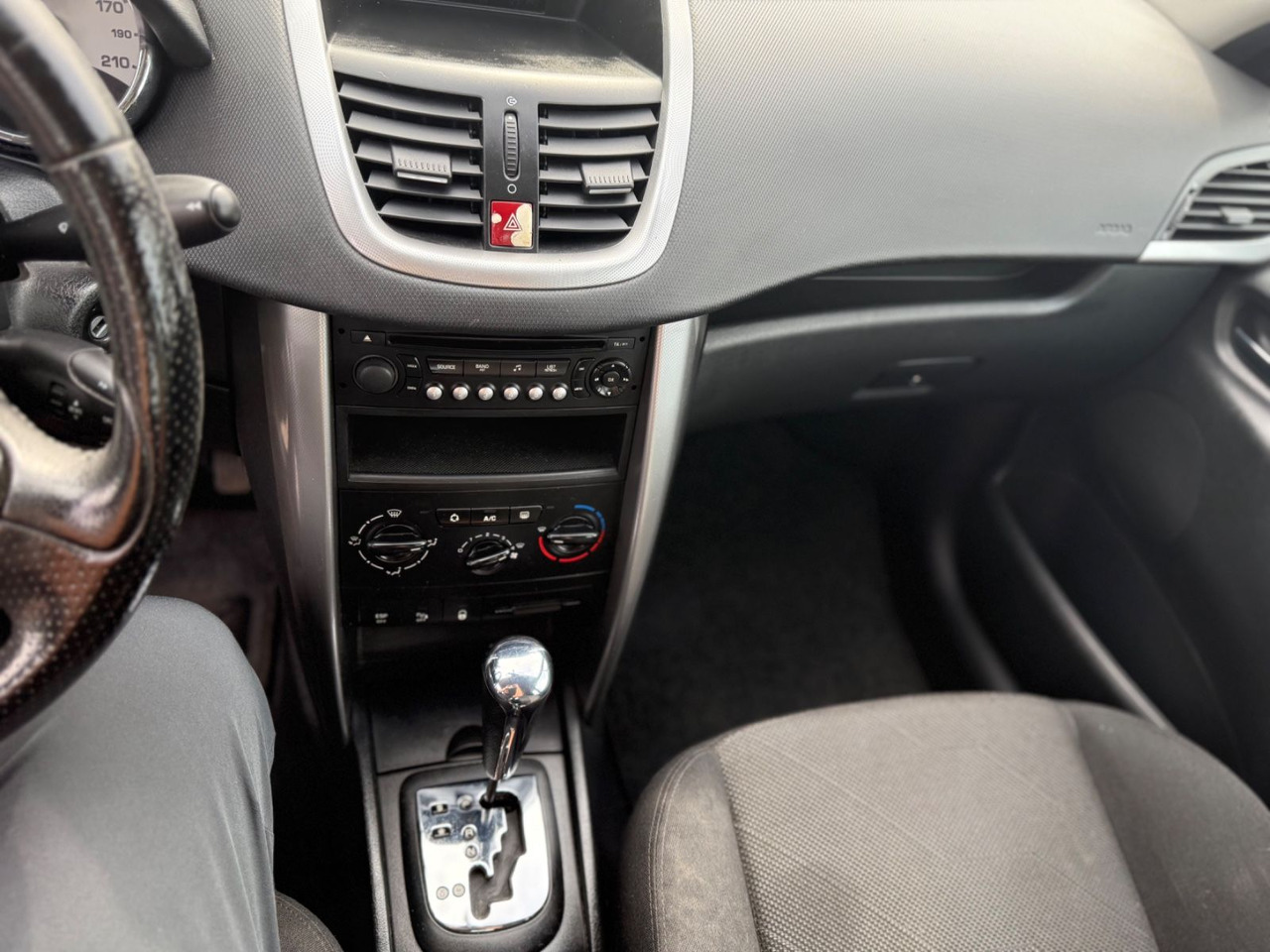 Sedan Peugeot 207 Sport Automatik: picture 13