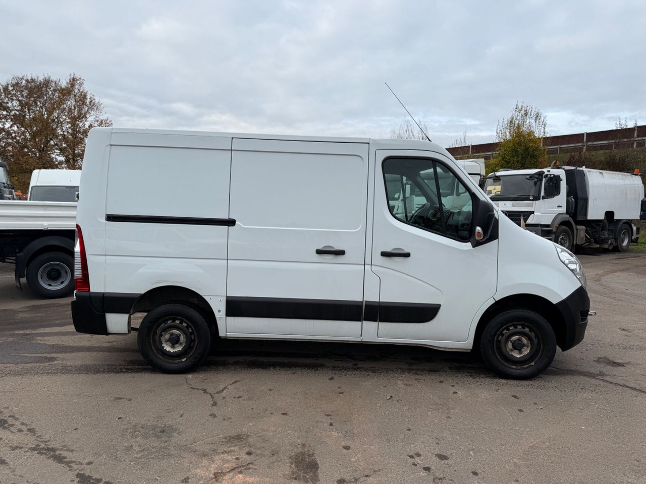 Renault Master III Kasten Ecoline DEFEKT!! - Small van: picture 3 Renault Master III Kasten Ecoline DEFEKT!! - Small van: picture 3