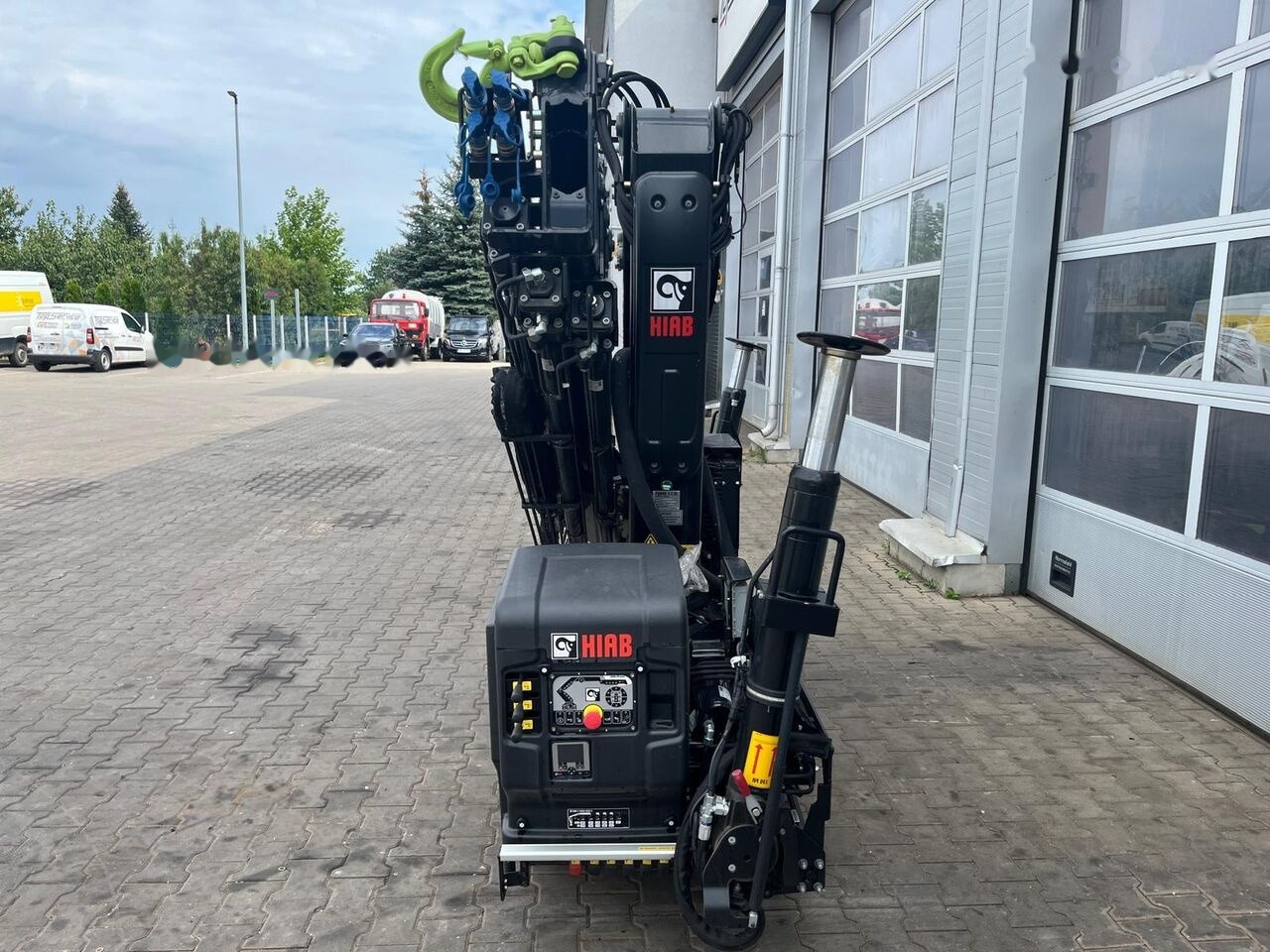 HIAB 082 B-3 HiDuo - Loader crane: picture 3 HIAB 082 B-3 HiDuo - Loader crane: picture 3