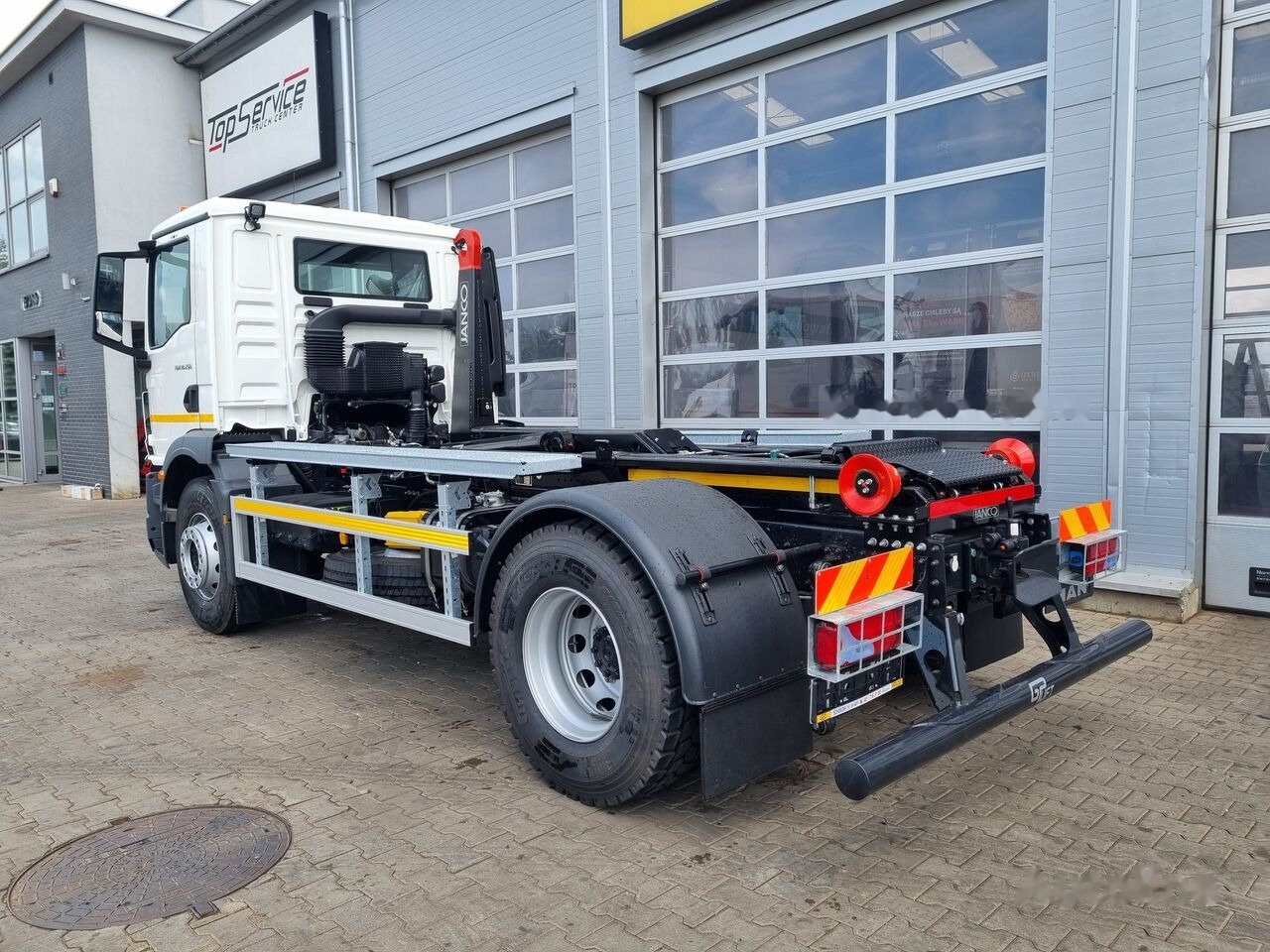 MAN TGM 18 250 - Hook lift truck: picture 3 MAN TGM 18 250 - Hook lift truck: picture 3
