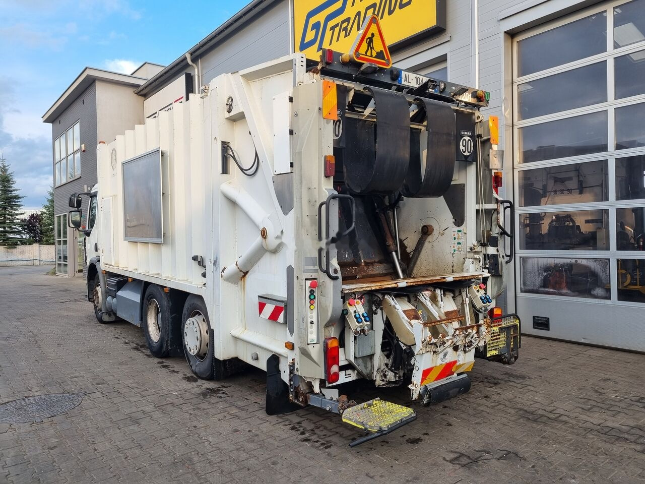 Garbage truck Renault Premium CNG: picture 6