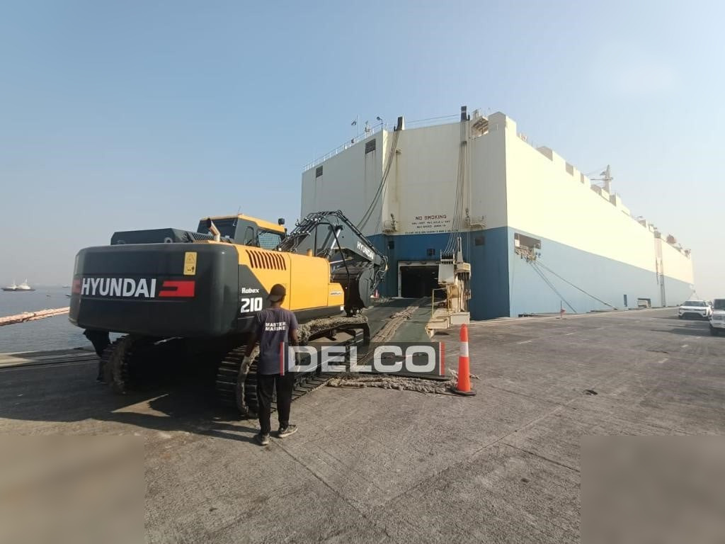 New Crawler excavator HYUNDAI ROBEX 210: picture 6