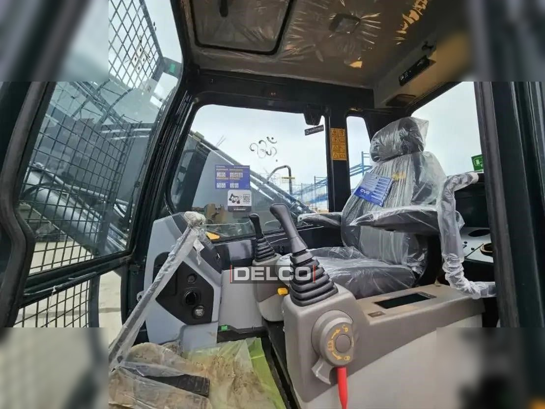New Crawler excavator HYUNDAI ROBEX 215L SMART: picture 12