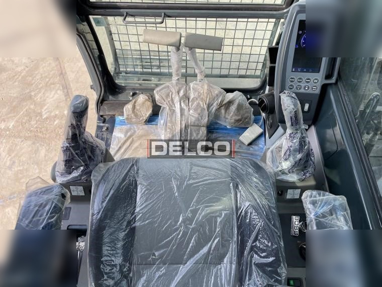 New Crawler excavator HYUNDAI ROBEX 215L SMART: picture 13