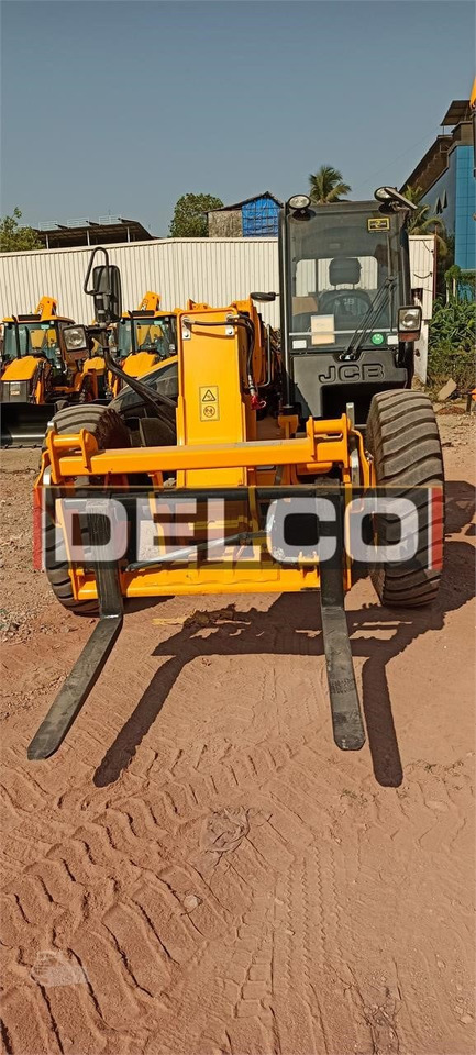 Lease a JCB 540-70 JCB 540-70: picture 11