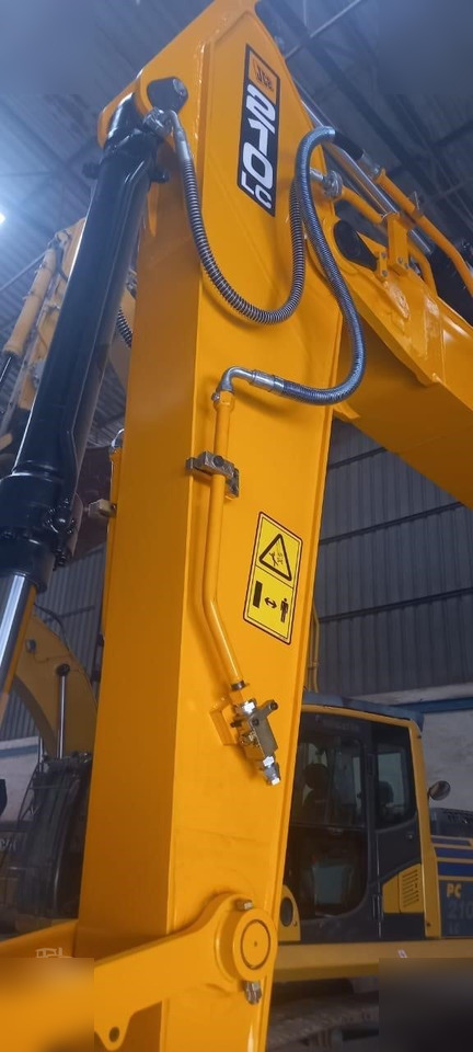 New Crawler excavator JCB JS210 LC: picture 6