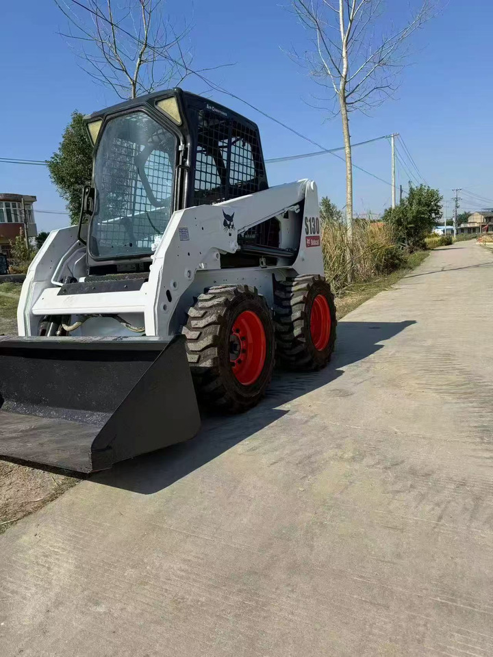 Bobcat S130 - Skid steer loader: picture 4 Bobcat S130 - Skid steer loader: picture 4