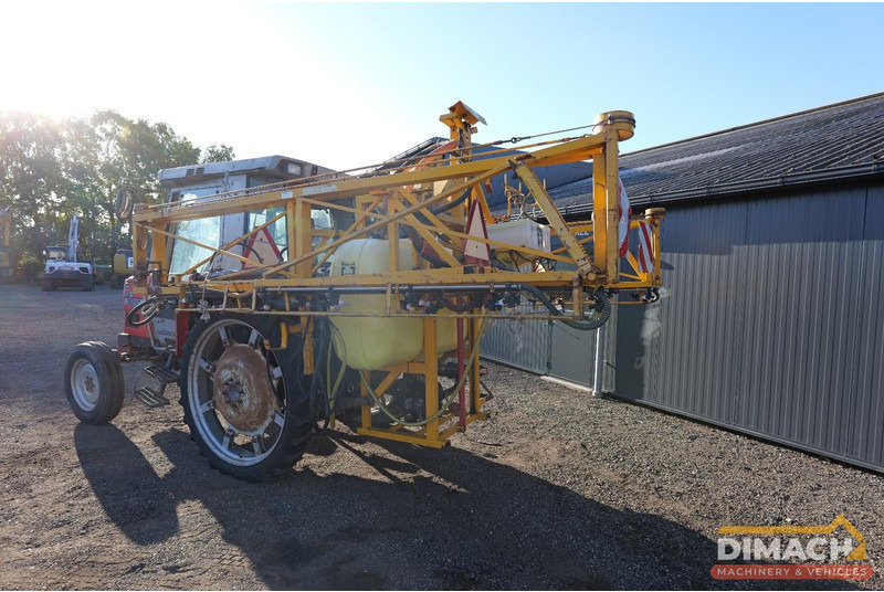 Massey Ferguson 3050 NL tractor 2wd met Dubex 21 meter spuit - Farm tractor: picture 2 Massey Ferguson 3050 NL tractor 2wd met Dubex 21 meter spuit - Farm tractor: picture 2