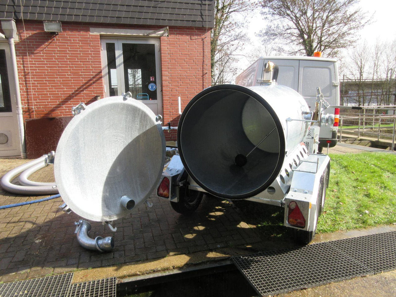 Lease a M-Vac 1500 / vacuum system for absorb mud and liquids M-Vac 1500 / vacuum system for absorb mud and liquids: picture 6 Lease a M-Vac 1500 / vacuum system for absorb mud and liquids M-Vac 1500 / vacuum system for absorb mud and liquids: picture 6