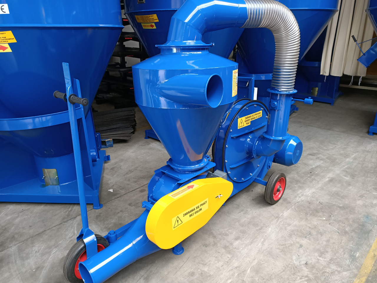 Dozamech Saug-Druckgebläse / Suction and pressure blower / Suceuse à grains / Trasportatore / Пневматический вдуватель / Dmuchawa ssąco-tłocząca T-420 - Conveyor: picture 1 Dozamech Saug-Druckgebläse / Suction and pressure blower / Suceuse à grains / Trasportatore / Пневматический вдуватель / Dmuchawa ssąco-tłocząca T-420 - Conveyor: picture 1