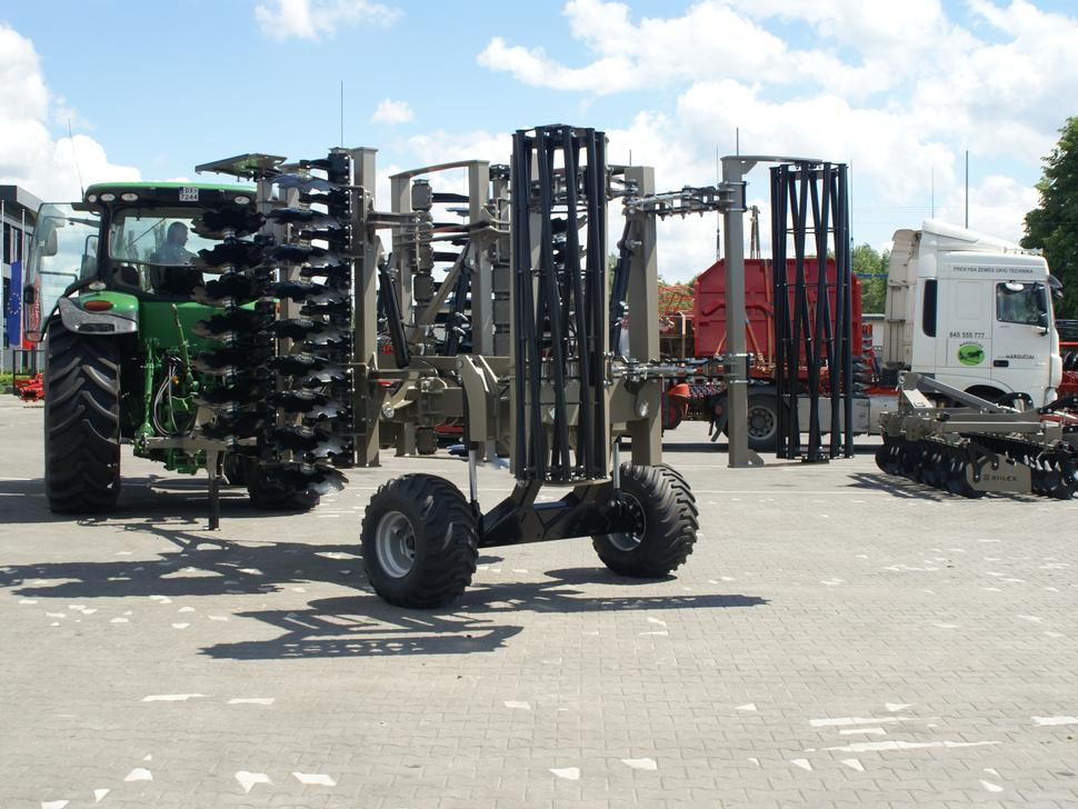 ROLEX Hydraulische Scheibenegge / Hydraulic discs harrow / Dechaumeur à disques / Erpice a dischi / Гидравлическая дисковая борона / Brona talerzowa hydraulicznie składana ciężka 4 m - Disc harrow: picture 4 ROLEX Hydraulische Scheibenegge / Hydraulic discs harrow / Dechaumeur à disques / Erpice a dischi / Гидравлическая дисковая борона / Brona talerzowa hydraulicznie składana ciężka 4 m - Disc harrow: picture 4