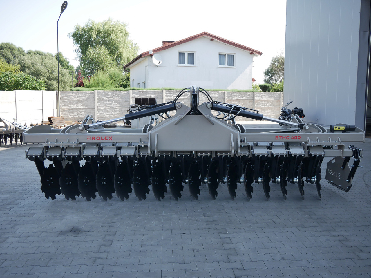 ROLEX Hydraulische Scheibenegge / Hydraulic discs harrow / Dechaumeur à disques / Erpice a dischi / Гидравлическая дисковая борона тяжёлая / Brona talerzowa hydraulicznie składana ciężka 4 m - Disc harrow: picture 2 ROLEX Hydraulische Scheibenegge / Hydraulic discs harrow / Dechaumeur à disques / Erpice a dischi / Гидравлическая дисковая борона тяжёлая / Brona talerzowa hydraulicznie składana ciężka 4 m - Disc harrow: picture 2