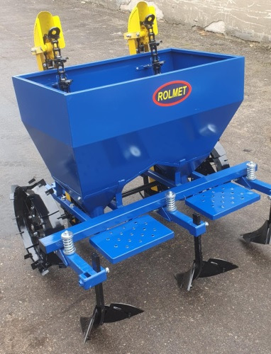 ROLMET Kartoffelpflanzmaschine / Potato planter / Planteuse de pomme de terre / Piantapatate / Sadzarka ziemniaków - Potato planter: picture 1 ROLMET Kartoffelpflanzmaschine / Potato planter / Planteuse de pomme de terre / Piantapatate / Sadzarka ziemniaków - Potato planter: picture 1