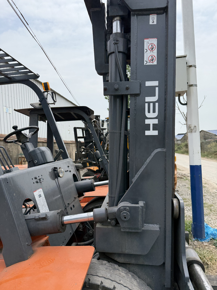 HELI CPCD100QCK - Forklift: picture 2 HELI CPCD100QCK - Forklift: picture 2