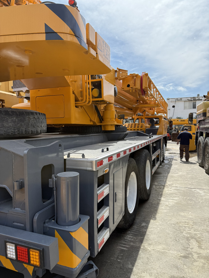Mobile crane XCMG QY70K-1: picture 16