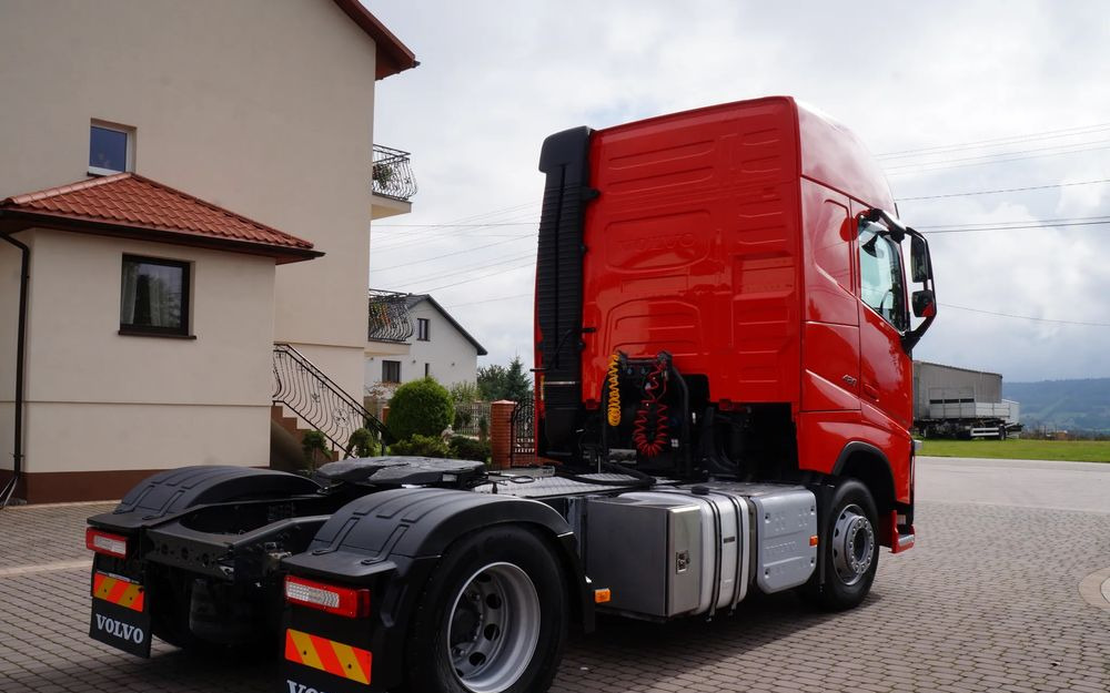 Volvo FH 4 EURO 6 GLOBETROTTER NISKI PRZEBIEG PEŁEN SERWIS - Tractor unit: picture 4 Volvo FH 4 EURO 6 GLOBETROTTER NISKI PRZEBIEG PEŁEN SERWIS - Tractor unit: picture 4