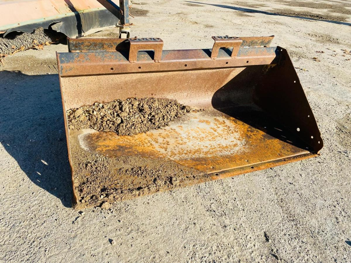 Skid steer loader BOBCAT S100 mini chargeuse sur pneu (AVEC ACCESSOIRES): picture 7 Skid steer loader BOBCAT S100 mini chargeuse sur pneu (AVEC ACCESSOIRES): picture 7