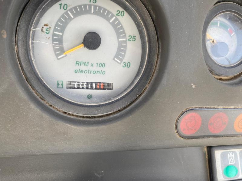 Backhoe loader KOMATSU Tractopelle WB70 (NET DE TVA): picture 12