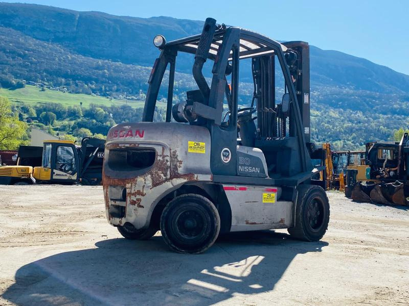 NISSAN FGD02A30Q Chariot élévateur - Diesel forklift: picture 5 NISSAN FGD02A30Q Chariot élévateur - Diesel forklift: picture 5