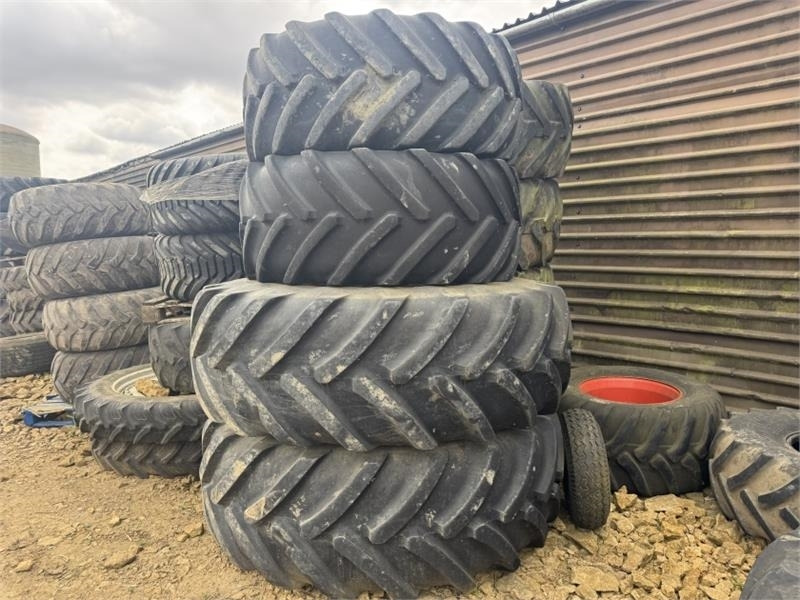 John Deere 8000R 600 and 710 Wheels and Tyre's - Agricultural machinery: picture 1 John Deere 8000R 600 and 710 Wheels and Tyre's - Agricultural machinery: picture 1